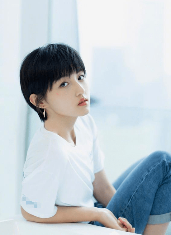 熊猫体育-
张子枫换发型了 苹果头发型简朴洁净 张子枫的小脸更显精致(图2) 熊猫体育-
张子枫换发型了 苹果头发型简朴洁净 张子枫的小脸更显精致(图2)