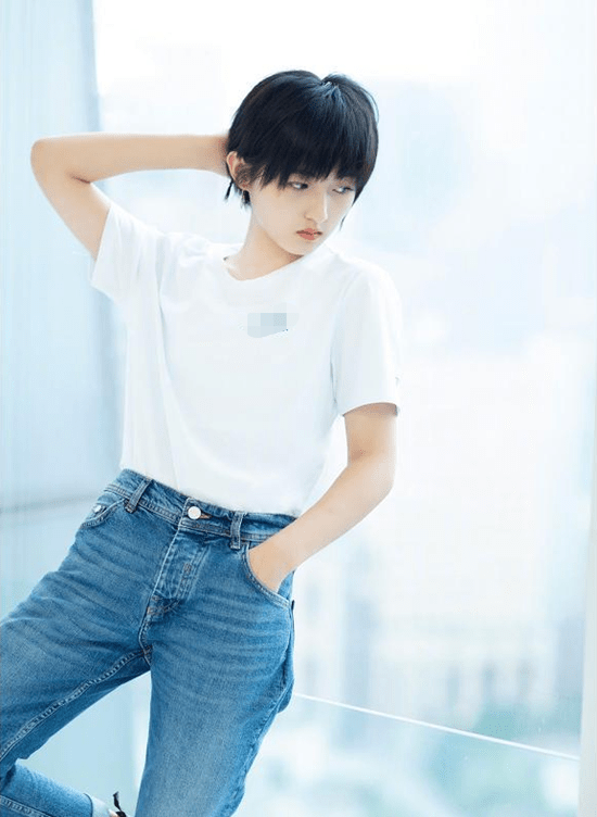 熊猫体育-
张子枫换发型了 苹果头发型简朴洁净 张子枫的小脸更显精致(图4) 熊猫体育-
张子枫换发型了 苹果头发型简朴洁净 张子枫的小脸更显精致(图4)