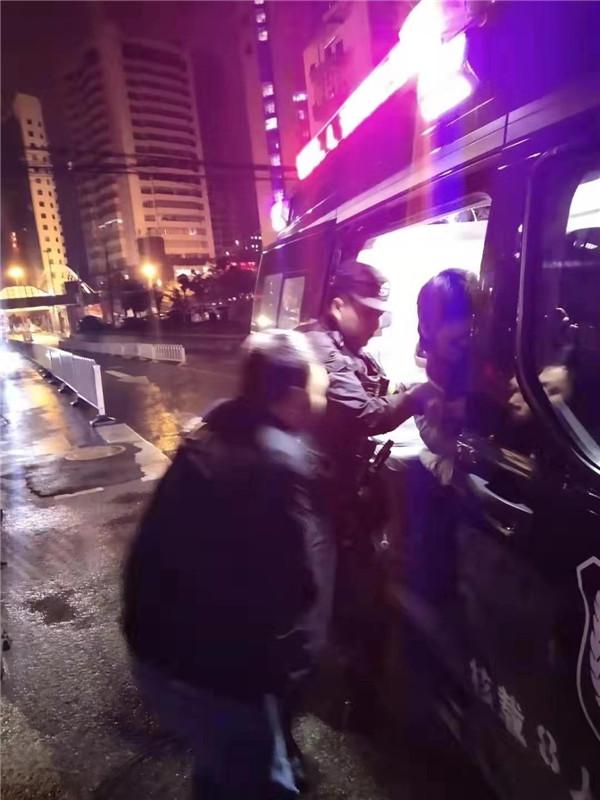 熊猫体育-
张子枫换发型了 苹果头发型简朴洁净 张子枫的小脸更显精致(图6) 熊猫体育公司