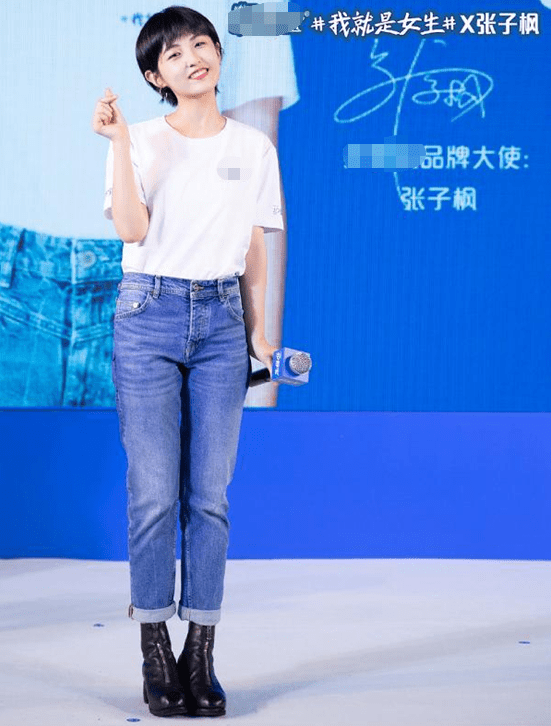 熊猫体育-
张子枫换发型了 苹果头发型简朴洁净 张子枫的小脸更显精致(图7) 熊猫体育-
张子枫换发型了 苹果头发型简朴洁净 张子枫的小脸更显精致(图7)