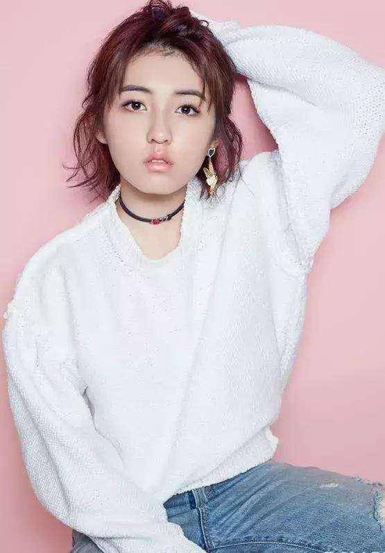 熊猫体育-
张子枫换发型了 苹果头发型简朴洁净 张子枫的小脸更显精致(图8) 熊猫体育-
张子枫换发型了 苹果头发型简朴洁净 张子枫的小脸更显精致(图8)