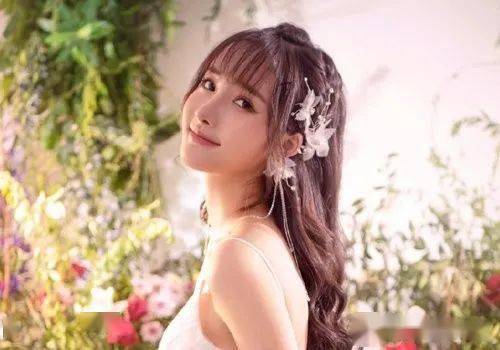 熊猫体育_
正宗公主头发型都以编发辅助 中分编发教程图解还原经典公主型!(图8) 熊猫体育_
正宗公主头发型都以编发辅助 中分编发教程图解还原经典公主型!(图8)