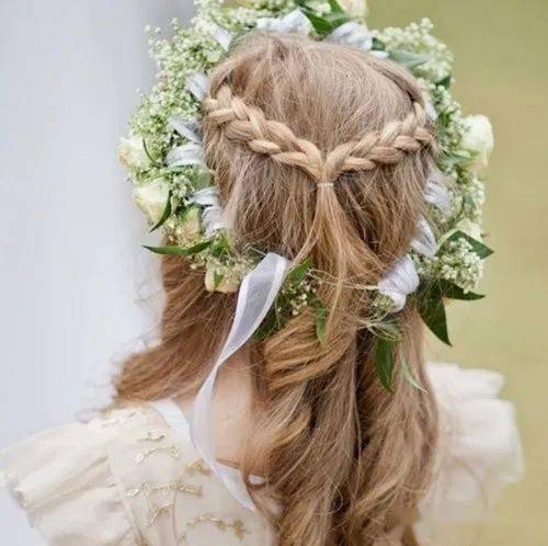 熊猫体育_
正宗公主头发型都以编发辅助 中分编发教程图解还原经典公主型!(图9) 熊猫体育_
正宗公主头发型都以编发辅助 中分编发教程图解还原经典公主型!(图9)