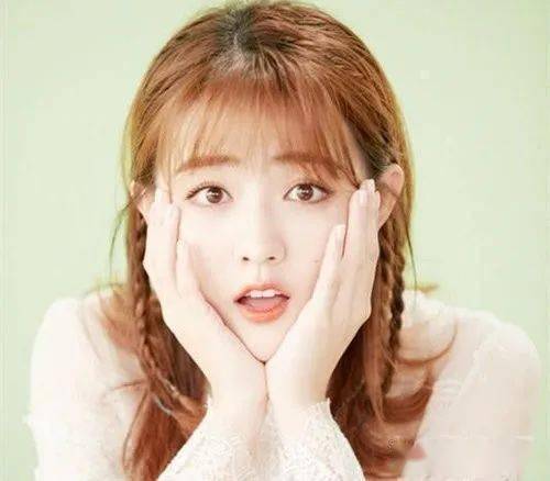 熊猫体育_
正宗公主头发型都以编发辅助 中分编发教程图解还原经典公主型!(图11) 熊猫体育_
正宗公主头发型都以编发辅助 中分编发教程图解还原经典公主型!(图11)