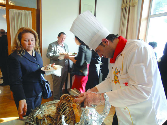 熊猫体育公司:
钟丽缇这“微胖”身材太时髦了 穿粉色棒球服配白色烂裤子 好嫩(图1) 熊猫体育