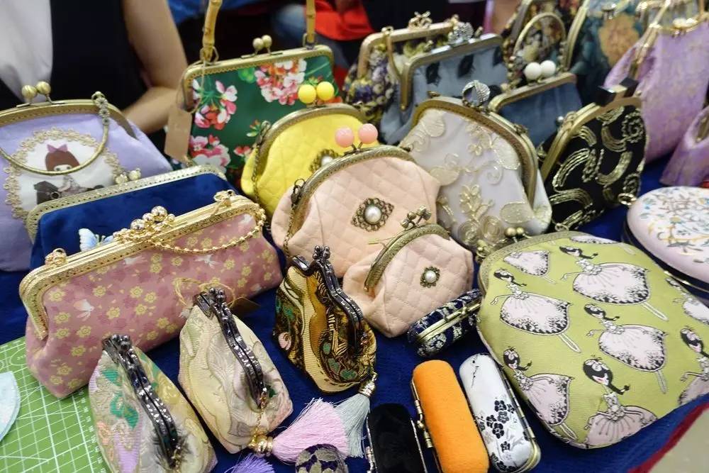 熊猫体育首页:NBA球员上脚:希尔德的Kobe5很帅,林书豪特步球鞋新配色(图2) 熊猫体育公司