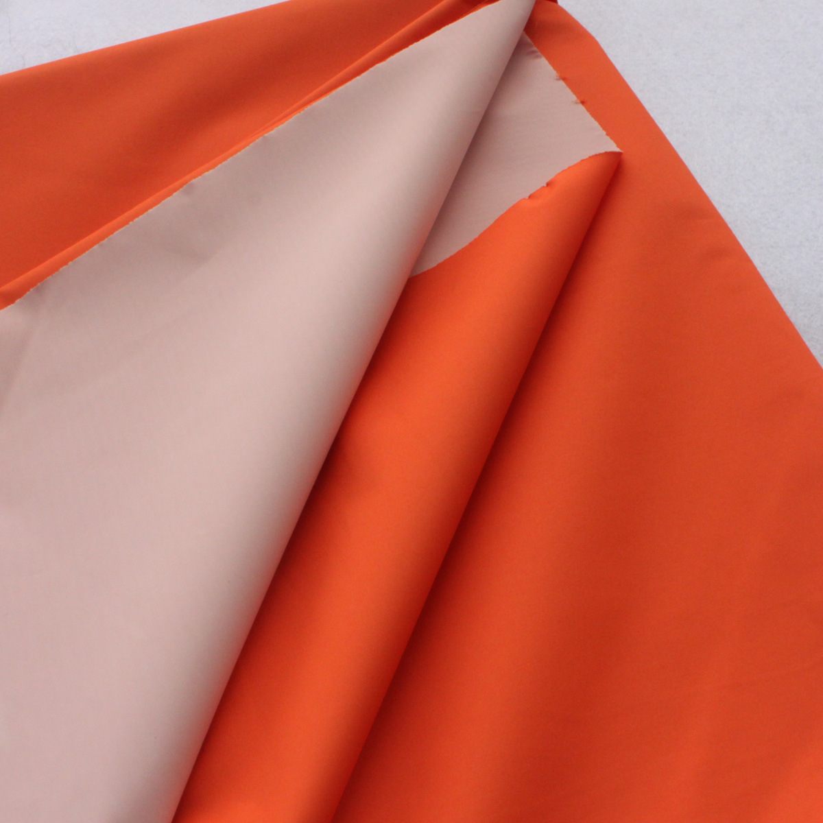 熊猫体育:秋冬喜欢穿牛仔裤,鞋子怎么选怎么搭,造型才更出众?(图3) 熊猫体育