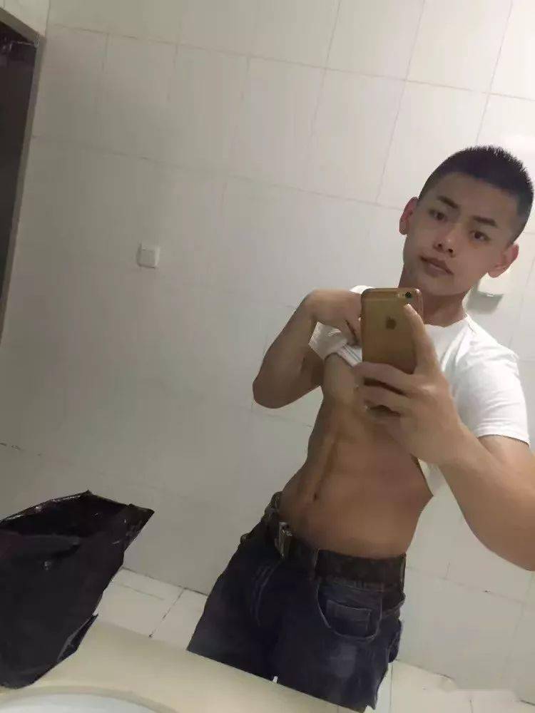 
20岁宁夏小伙练就一身肌肉,收获迷妹无数!“熊猫体育”(图4)