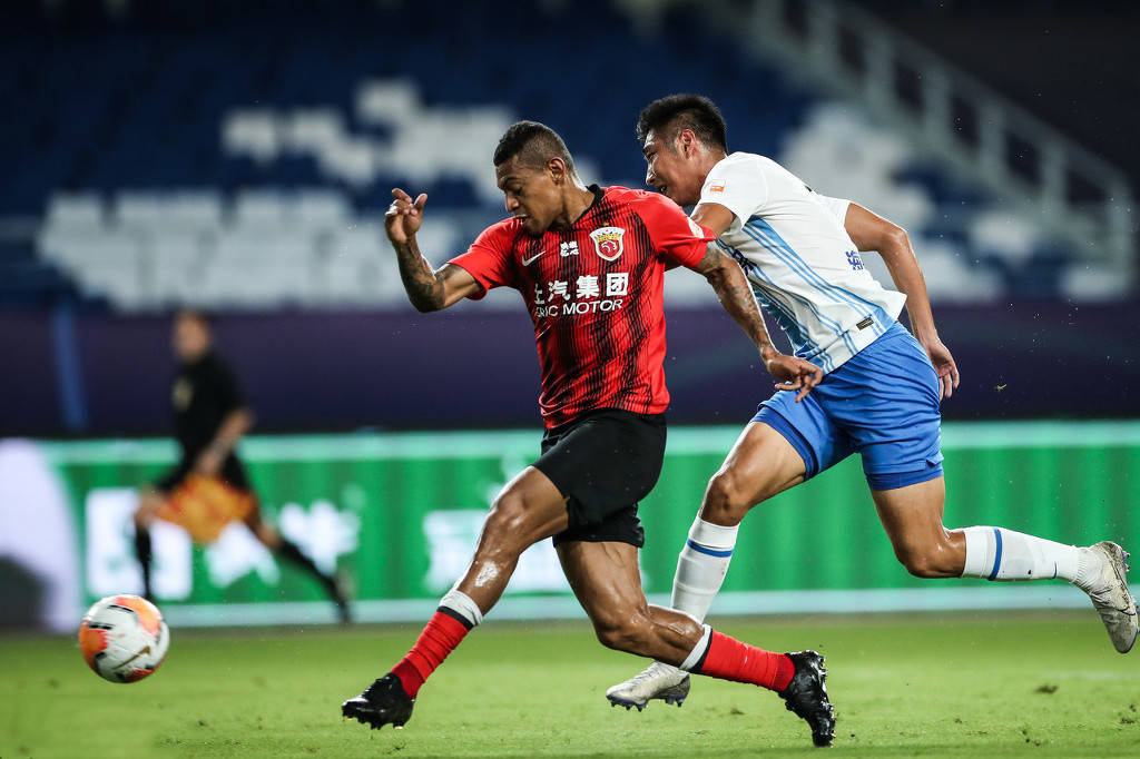 熊猫体育首页：
中超首轮净角逐时间排名：富力佳兆业居首 国安重庆垫底仅41分钟(图6)