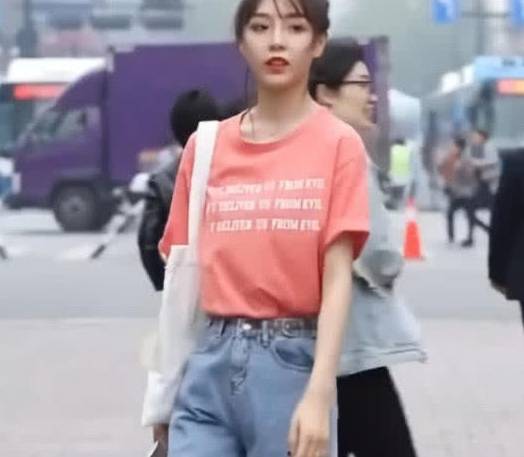 
穿短裤已经由时了 比短裤更受接待的三分长热裤 学生们很合适：熊猫体育公司(图2)