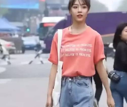 
穿短裤已经由时了 比短裤更受接待的三分长热裤 学生们很合适：熊猫体育公司(图4)