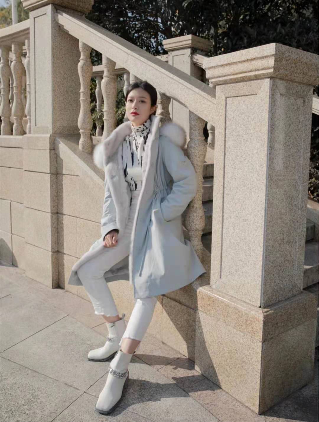 “熊猫体育”
羽绒服搭配什么颜色裤子悦目(图3)