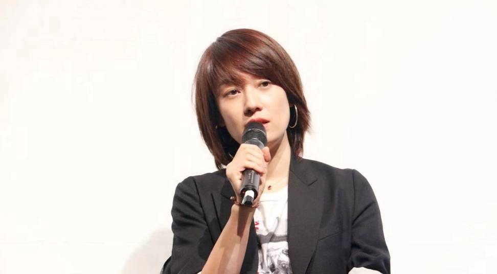 马伊琍换一次发型就“火”一次 剪超短发露眉毛 越发自信显气质|熊猫体育公司(图3)
马伊琍换一次发型就“火”一次 剪超短发露眉毛 越发自信显气质|熊猫体育公司(图3)