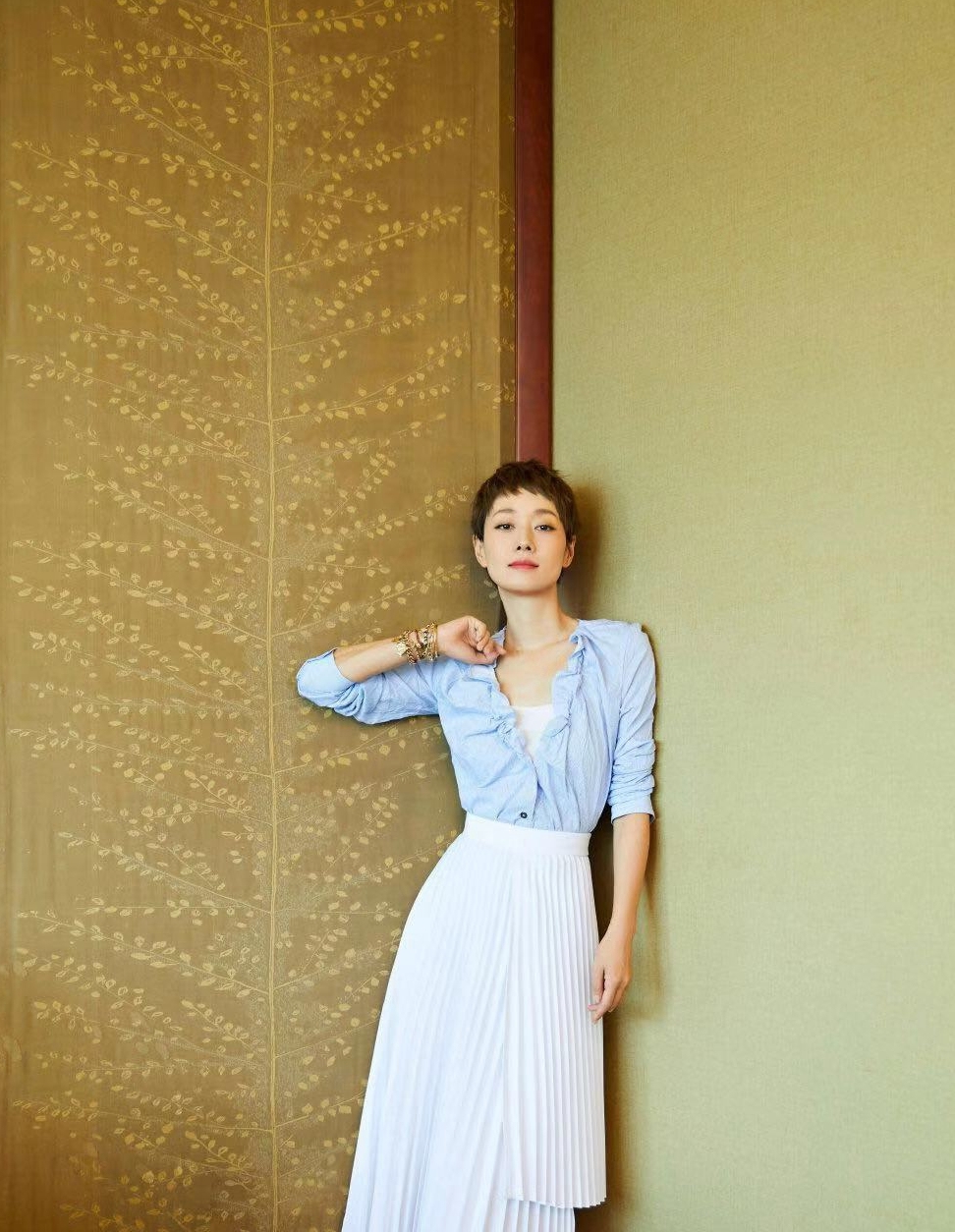 马伊琍换一次发型就“火”一次 剪超短发露眉毛 越发自信显气质|熊猫体育公司(图10)
马伊琍换一次发型就“火”一次 剪超短发露眉毛 越发自信显气质|熊猫体育公司(图10)