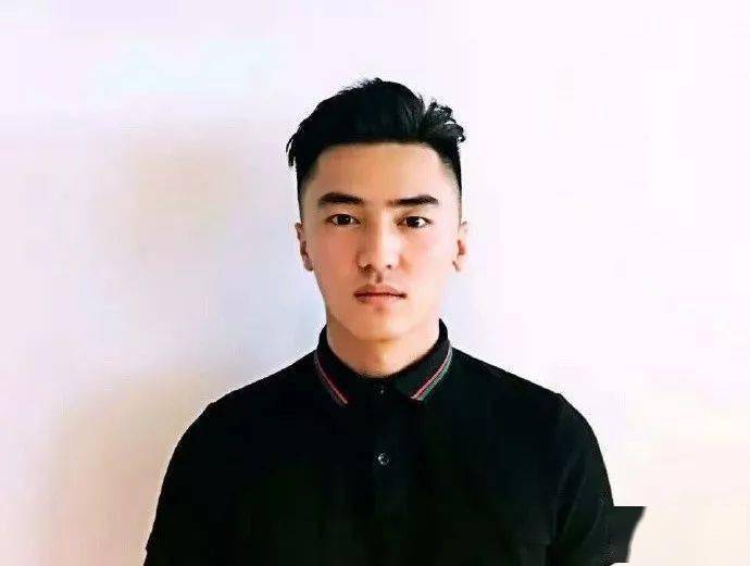 ‘熊猫体育首页’
2020年最值得剪的16款男生发型(图34)